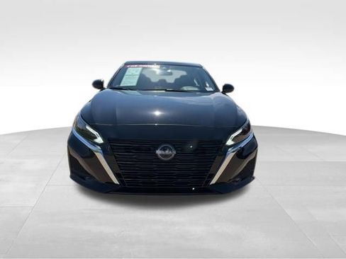 Used 2025 Nissan Altima 2.5 SV FWD image 3