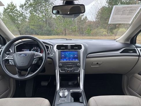 Used 2020 Ford Fusion SE image 14