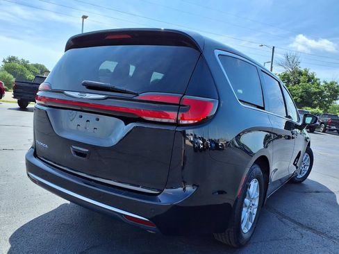 Used 2024 Chrysler Pacifica Touring-L FWD image 29