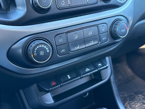 Used 2019 Chevrolet Colorado LT image 24