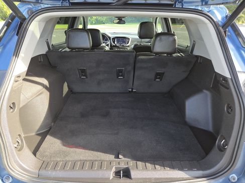Used 2024 GMC Terrain SLT w/ Tech Package FWD image 20