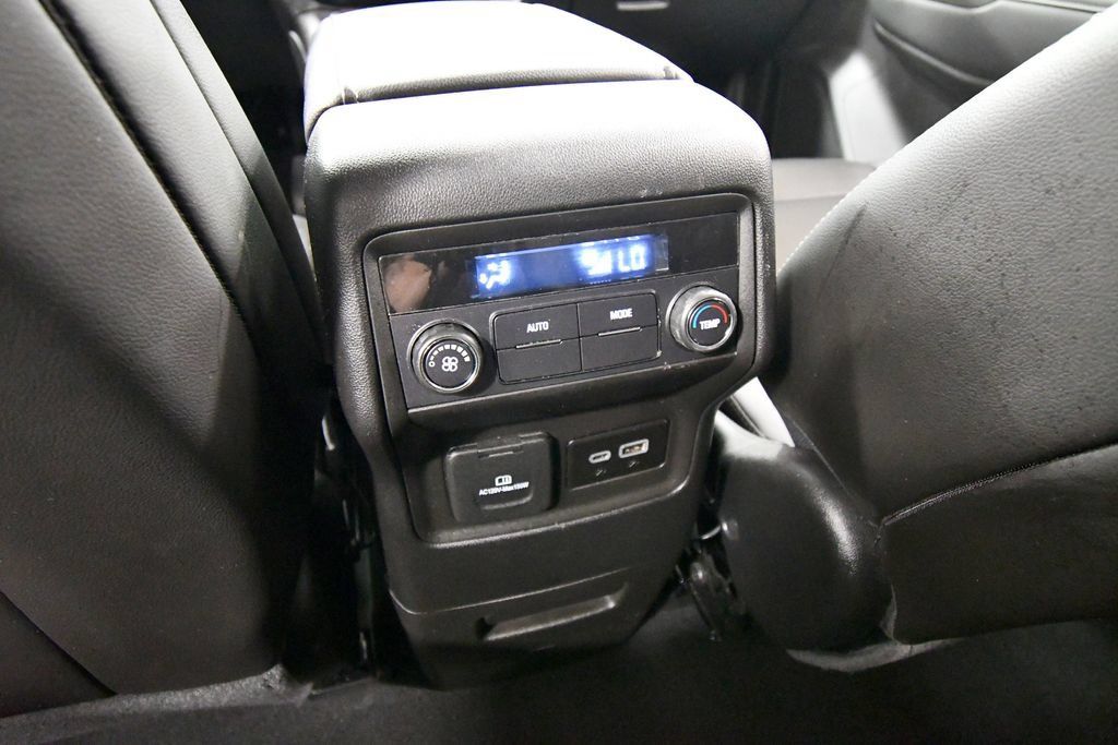 Used 2023 GMC Acadia SLT AWD/4WD image 16