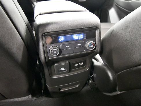 Used 2023 GMC Acadia SLT AWD/4WD image 16