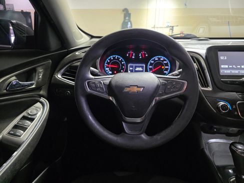 Used 2018 Chevrolet Malibu LT FWD image 18