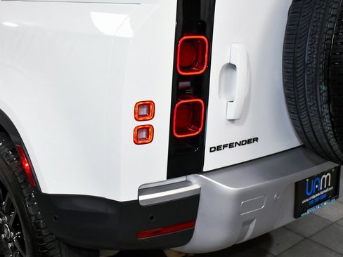 Used 2025 Land Rover Defender 110 S image 83