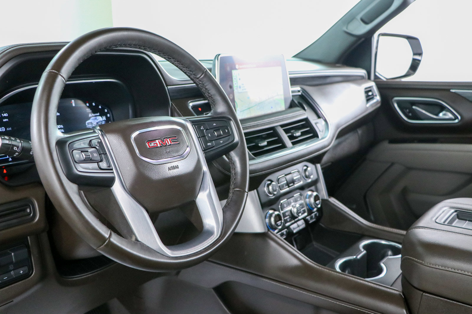 Used 2023 GMC Yukon SLT w/ SLT Premium Package AWD/4WD image 26