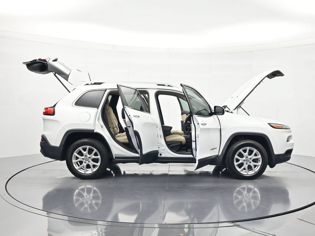 Used 2016 Jeep Cherokee Latitude FWD image 48