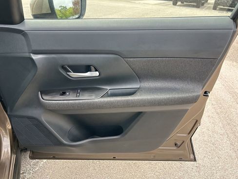 Used 2025 Nissan Kicks SV FWD image 38
