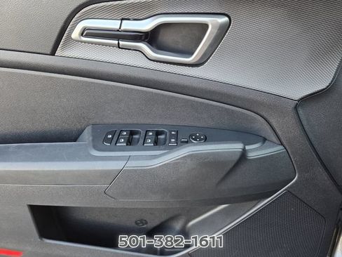 Used 2025 Kia Sportage LX FWD image 28