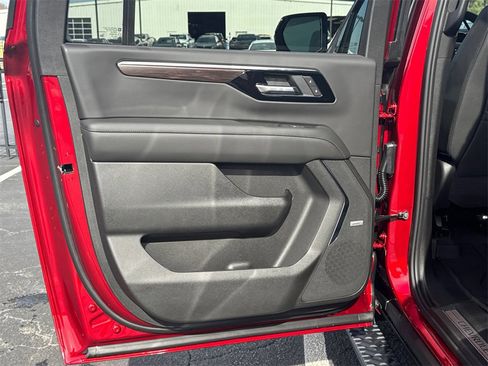 New 2026 Chevrolet Suburban Z71 image 24