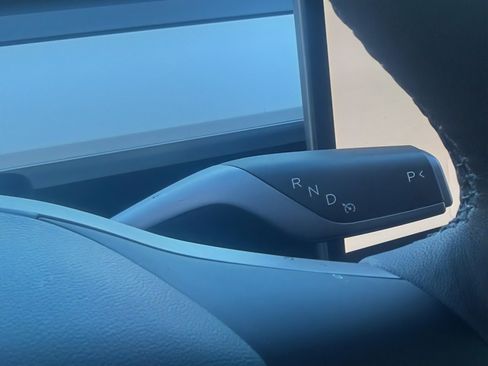 Used 2024 Tesla Model Y Performance image 25