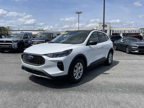 Used 2025 Ford Escape Active w/ Tech Pack #1 image 9