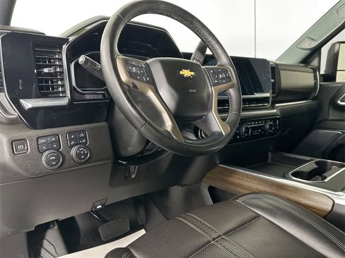 Used 2024 Chevrolet Silverado 2500 High Country image 9