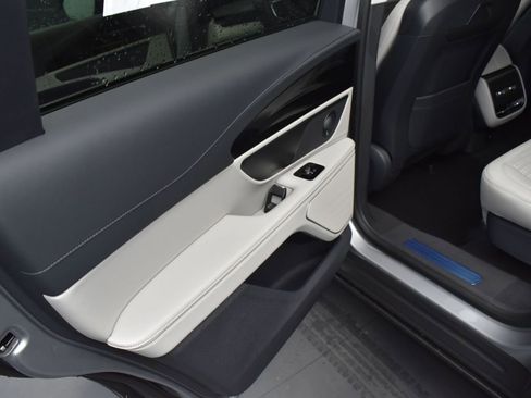 New 2026 Lincoln Nautilus Reserve w/ Jet Appearance Package image 12