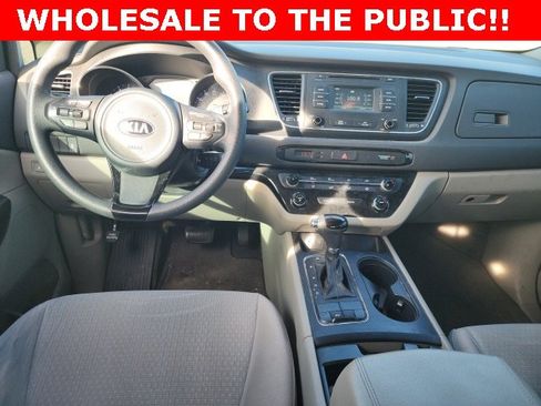 Used 2016 Kia Sedona L image 12