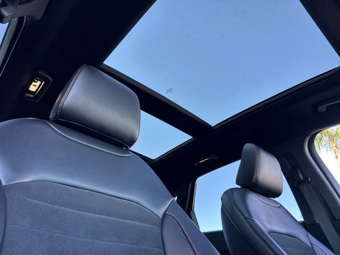 Used 2023 Ford Edge ST-Line image 16