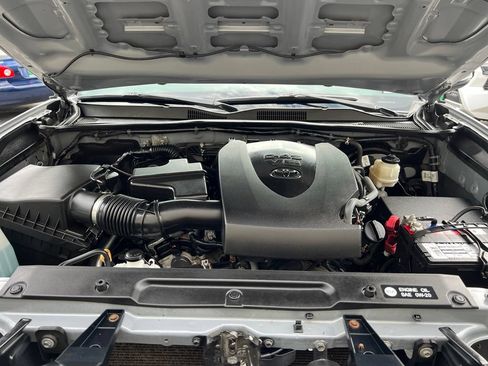 Used 2019 Toyota Tacoma TRD Sport AWD/4WD image 45