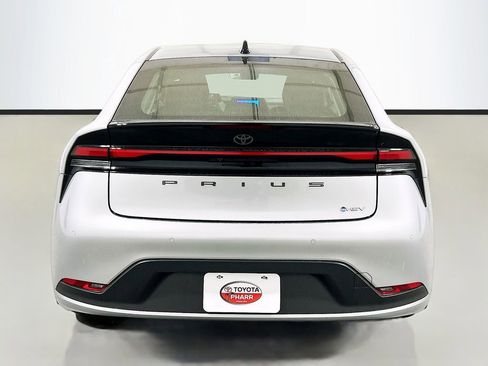 New 2026 Toyota Prius LE FWD image 5