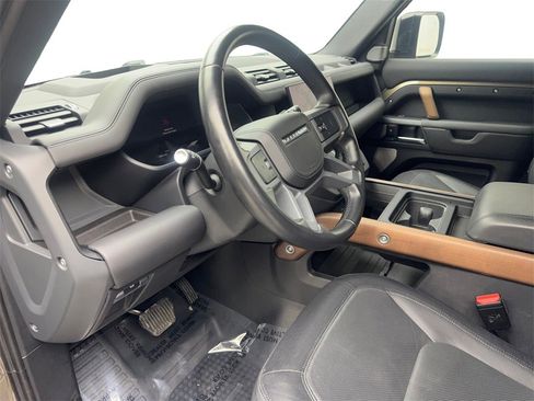 Used 2023 Land Rover Defender 130 X-Dynamic SE image 54