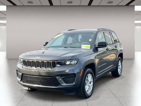 Used 2025 Jeep Grand Cherokee Laredo X AWD/4WD image 8