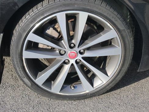 Used 2020 Jaguar XE S RWD image 9