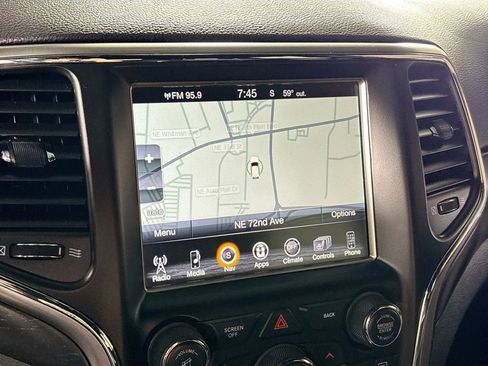 Used 2017 Jeep Grand Cherokee Altitude w/ Quick Order Package 23Z AWD/4WD image 16