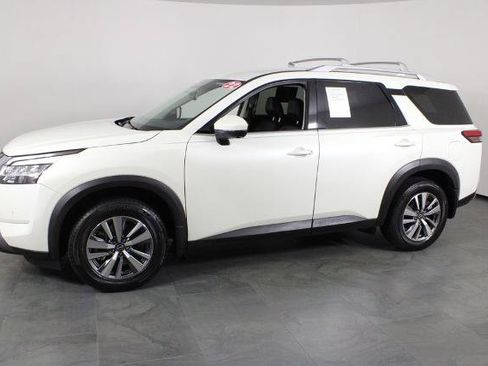 Certified 2022 Nissan Pathfinder SL FWD image 14