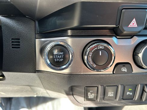 Used 2020 Toyota Tacoma Limited AWD/4WD image 18