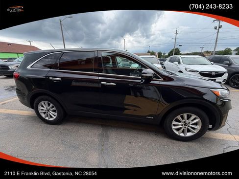 Used 2019 Kia Sorento AWD image 6