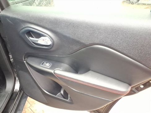 Used 2022 Jeep Cherokee Trailhawk image 19