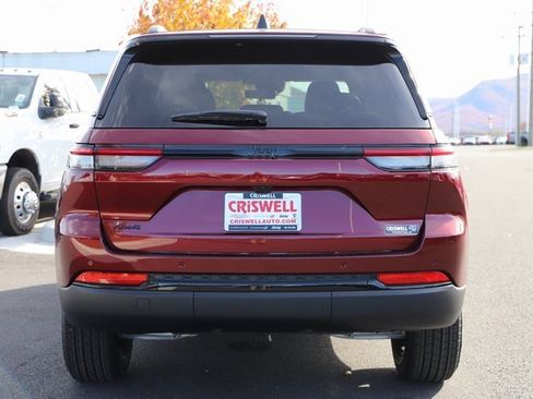 New 2025 Jeep Grand Cherokee Altitude image 4