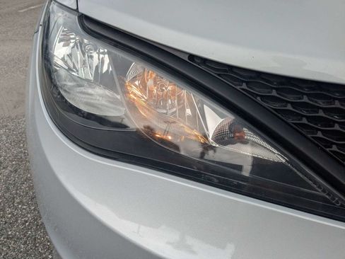 Used 2023 Chrysler Voyager LX FWD image 10
