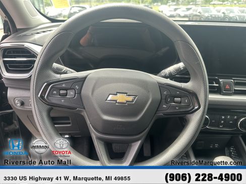 Used 2025 Chevrolet TrailBlazer LT AWD/4WD image 21