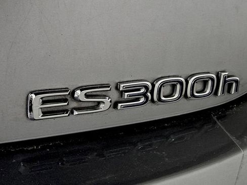 Used 2022 Lexus ES 300h w/ Premium Package image 33