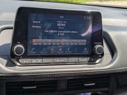 Used 2024 Nissan Rogue SV FWD image 25