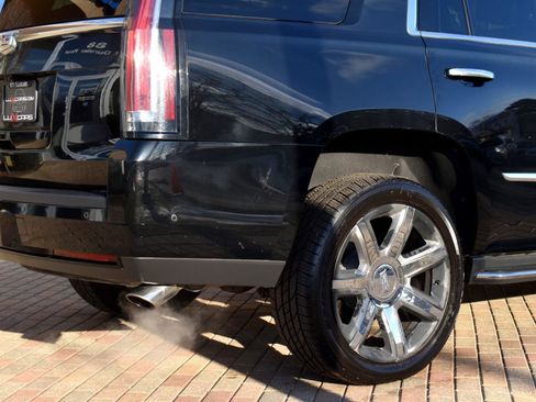 Used 2017 Cadillac Escalade Luxury image 15