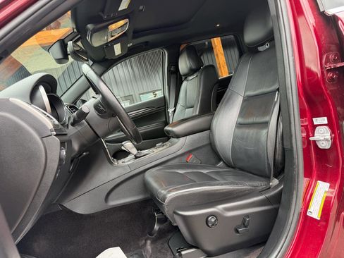 Used 2019 Jeep Grand Cherokee Limited AWD/4WD image 9