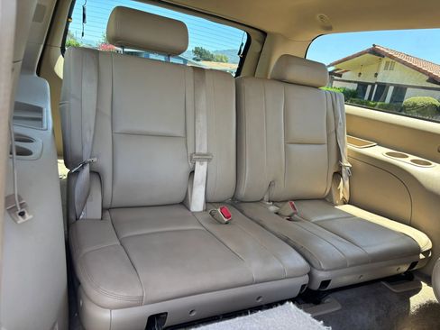 Used 2012 Cadillac Escalade ESV Luxury AWD/4WD image 15