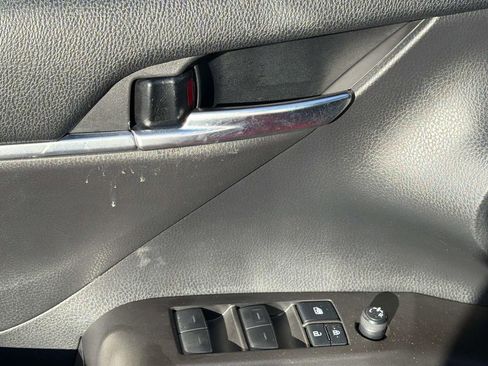 Used 2022 Toyota Camry SE image 24