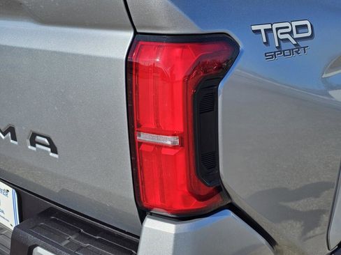 Used 2025 Toyota Tacoma TRD Sport image 9