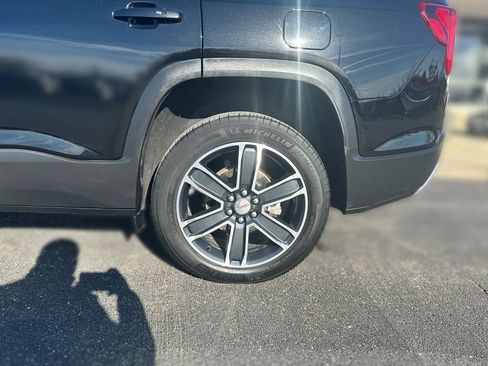 Used 2023 GMC Acadia SLT w/ Preferred Package image 18