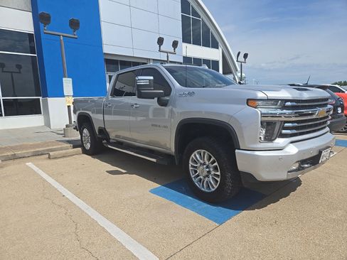 Used 2020 Chevrolet Silverado 2500 High Country w/ Z71 Off-Road Package AWD/4WD image 2