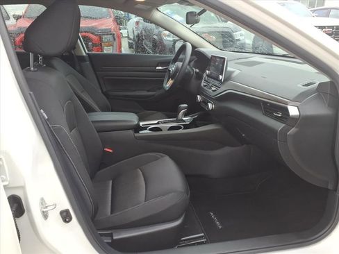 Used 2024 Nissan Altima 2.5 SV FWD image 17