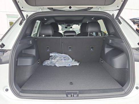 New 2026 Volkswagen Tiguan SE R-Line image 6