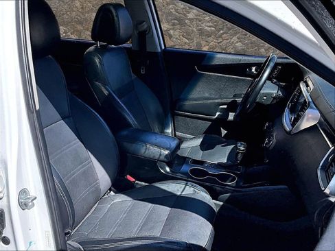 Used 2016 Kia Sorento SX image 7