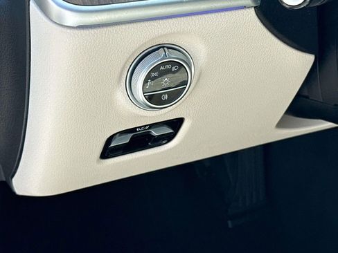 Used 2022 Mercedes-Benz C 300 4MATIC Sedan w/ Pinnacle Trim Package image 28