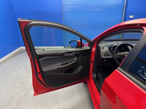 Used 2018 Chevrolet Cruze LS FWD image 9
