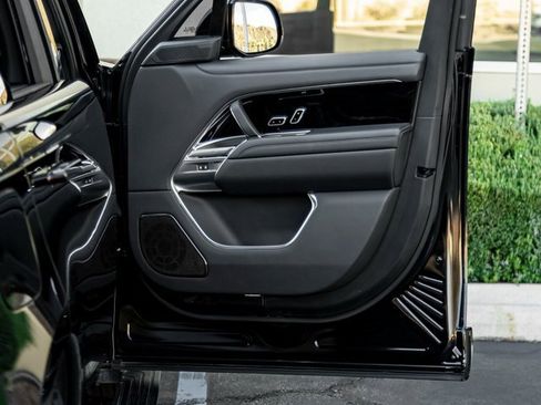 Used 2023 Land Rover Range Rover Long Wheelbase Autobiography image 28