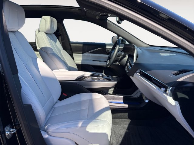 Used 2024 Cadillac Lyriq Luxury w/ LPO, Floor Liner Package AWD/4WD image 15