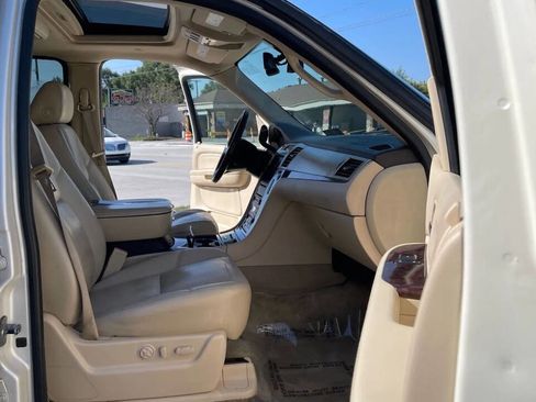Used 2007 Cadillac Escalade AWD w/ Information Package image 16